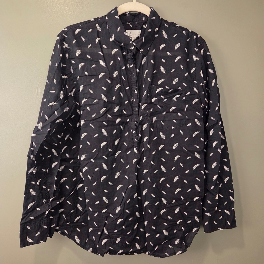 Gap Women's Boyfriend Fit Half Button Up Shirt 100% Cotton Size L Feather Print
